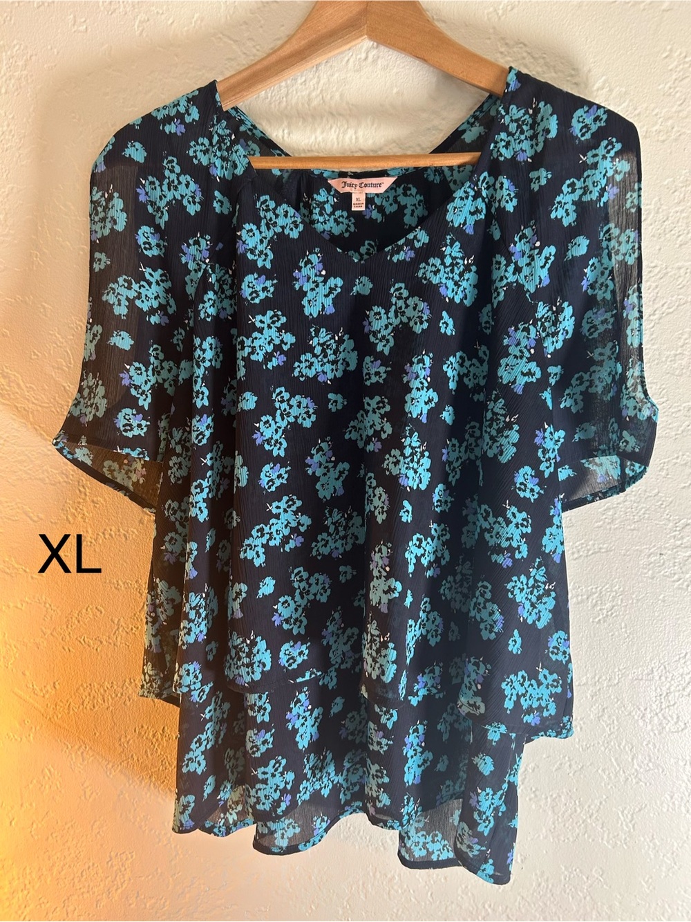 Juicy couture Women’s XL 16/18, Short-Sleeve Blouse - black navy with Teal Flora